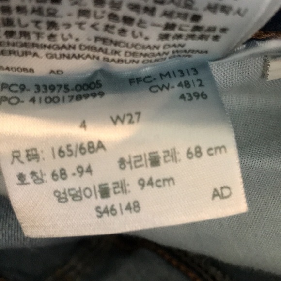 Levi Strauss & co size 4 W27, 9 inch inseam, rise 9 inches - Picture 8 of 8